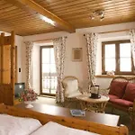 Binderhaeusl Garni Hotell 3*