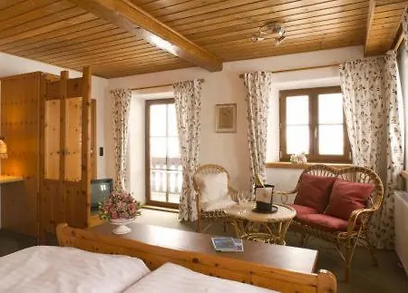 Binderhaeusl Garni Hotel 3*